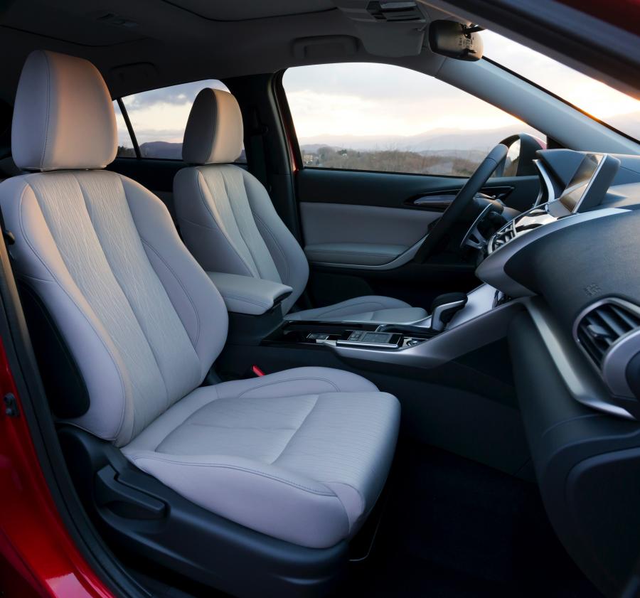Интерьер Mitsubishi Eclipse Cross 2017 года  (WW) (фото 8 из 73)